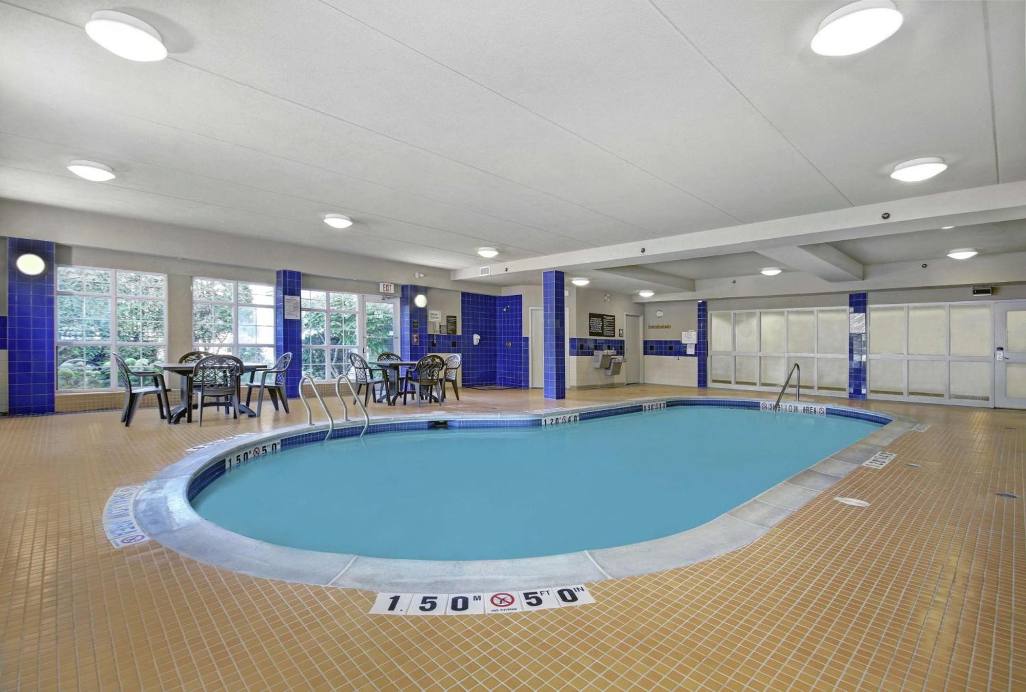 Homewood Suites By Hilton Burlington Extérieur photo
